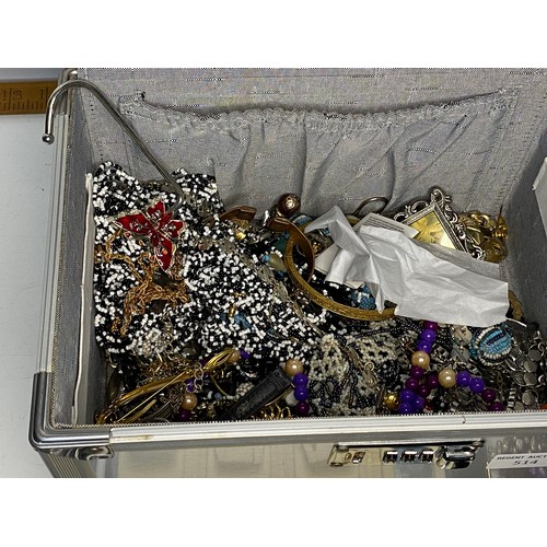 514 - Jewellery box filled with costume jewellery.