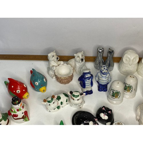 606 - Vintage collection of condiments, salt and pepper sets