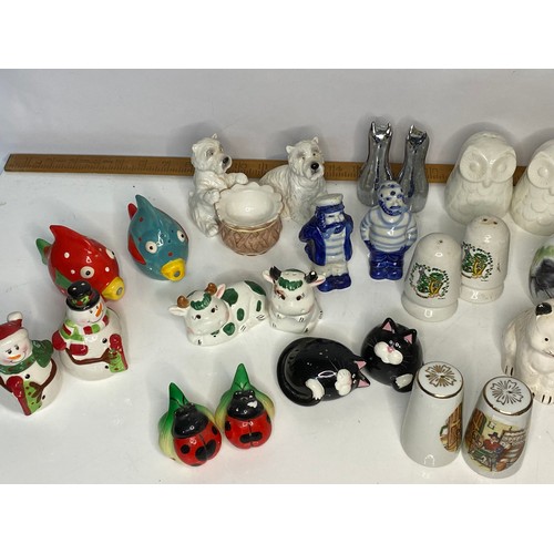 606 - Vintage collection of condiments, salt and pepper sets