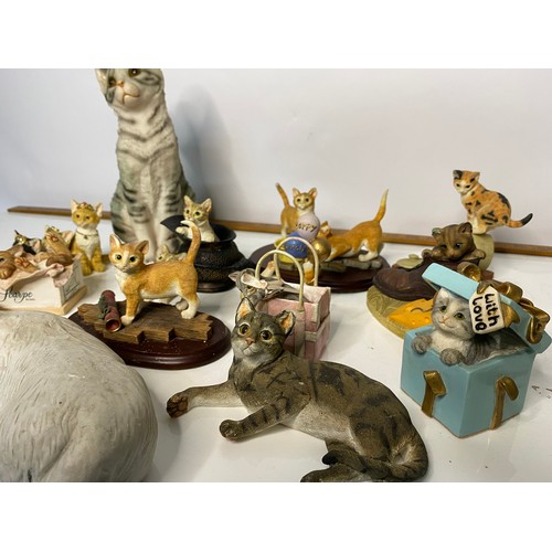 616 - Collection of vintage resin cats