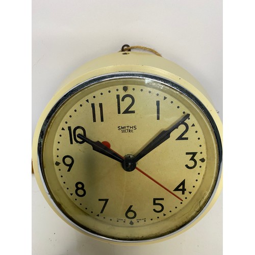 631 - 1940's Smith's Sectric Electric bakelite wall clock