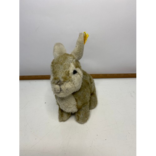 642 - Vintage Stieff bunny with button