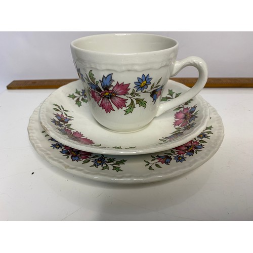 656 - 14 piece Art Deco tea set and 13 piece Royal Cauldron ware cups, saucers and plates.