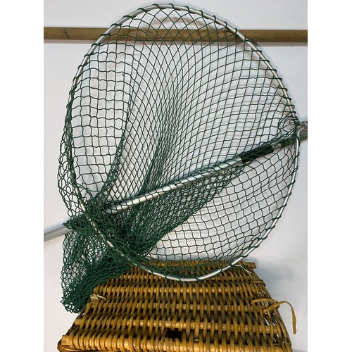 658 - Square fishing basket with accessories inside and fishing net