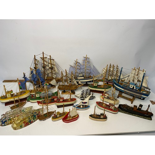 673 - Large selection of wooden boats and ships