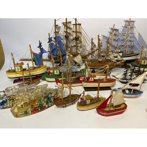 673 - Large selection of wooden boats and ships