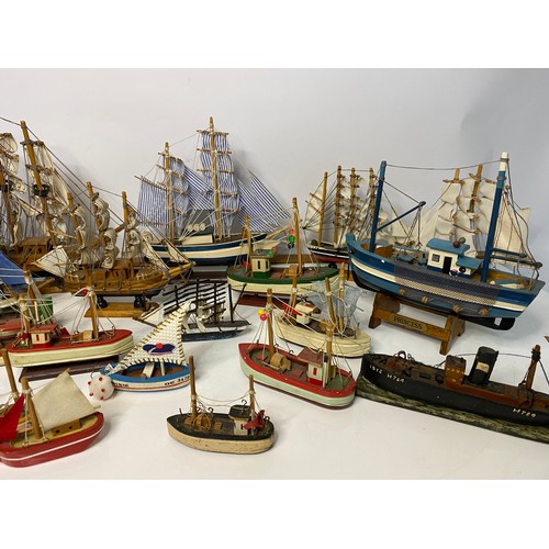 673 - Large selection of wooden boats and ships