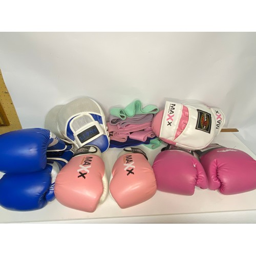 686 - A Selection of boxing gloves and pads