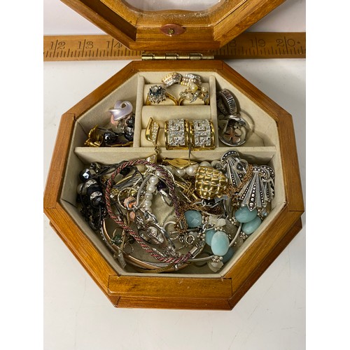 694 - Vintage costume jewellery including rings, necklaces, bracelets and ear-rings.