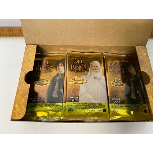 712 - Topps Lord of the Rings Trilogy Chrome, 15 sealed packets in box and made in 2004