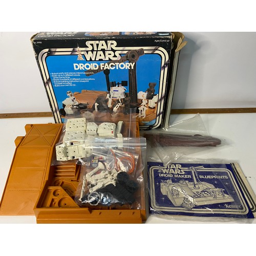 735 - Vintage 1979 Star wars Droid factory boxed with original pieces. Droid maker Blueprints Booklet and ... 