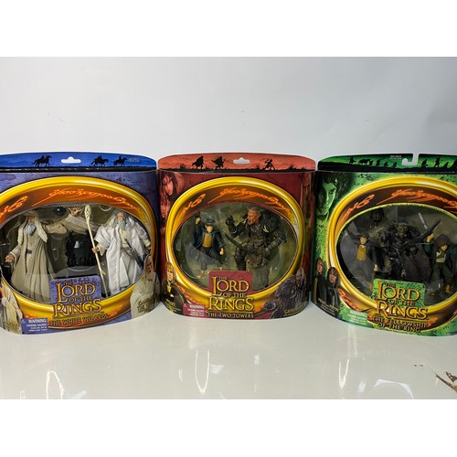 736 - 3 x large packs of Toy Biz Lord of the Rings, all in sealed condition. Fellowship of the ring, Merry... 