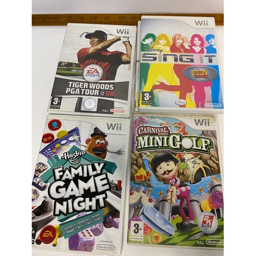 752 - Nintendo Wii console with 2 controllers/nunchucks and 9 games. Fully tested and working