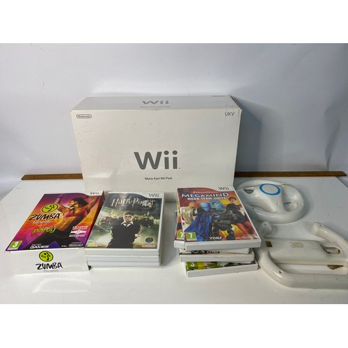 751 - Boxed Nintendo Wii console with 10 games including Mariokart, fully tested and working