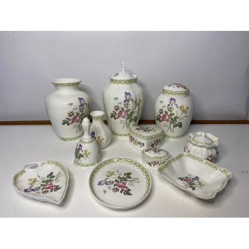 753 - Selection of 11 pieces of Royal Doulton 'Camilla' china