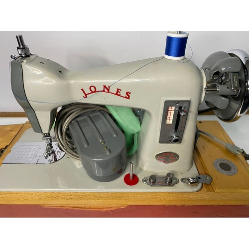 542 - Vintage sewing machine from Jones