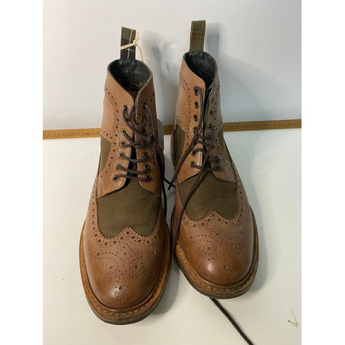 580 - Gents genuine Barbour boots size 10