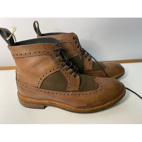 580 - Gents genuine Barbour boots size 10