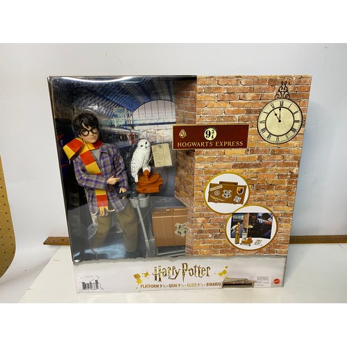 903 - Harry Potter Hogwarts Express Platform 9 3/4 figure and accessories.