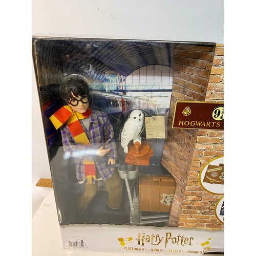 903 - Harry Potter Hogwarts Express Platform 9 3/4 figure and accessories.