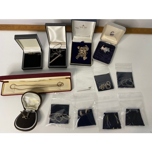 725 - Selection of boxed silver jewellery marked 925 and / or the text silver on most pieces. This lot inc... 