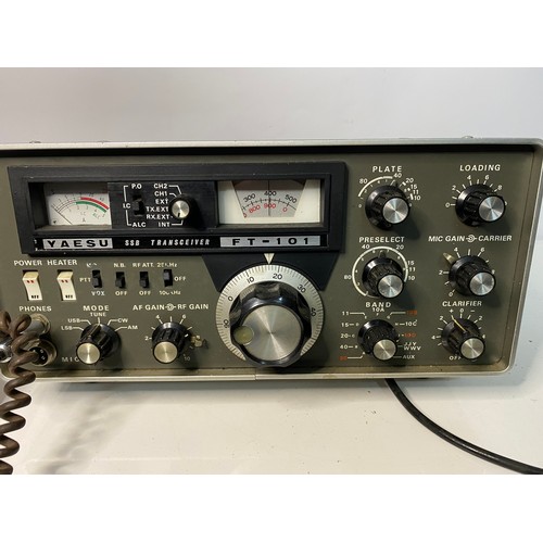 932 - Yaesu FT-101 transceiver HAM radio