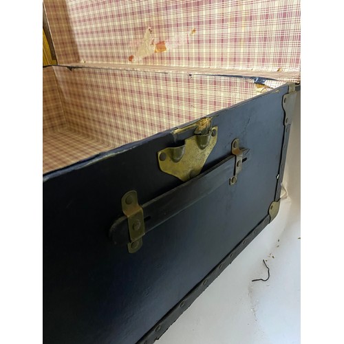 519 - Large storage trunk