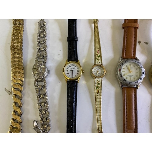 529 - Selection of watches from various makers.