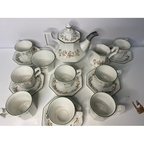 113 - Eternal Beau tea set. 6 cups and saucers, milk and sugar bowl, teapot and 2 mugs.