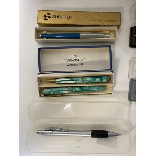 115 - Selection of vintage pens and pencils, makes include Scheaffer, Pierre Cardin, Parker Duofold jr and... 