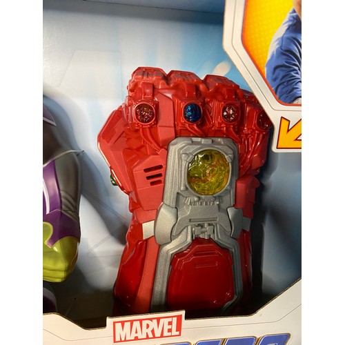 133 - Marvel Avengers Hulk with Gauntlet and Figure, boxed as new.