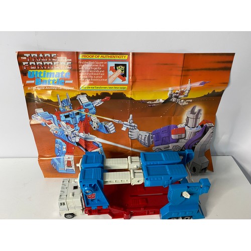 257 - Vintage Transformers Generation 1Ultra Magnus Heroic Autobot with instruction booklet and contains 2... 