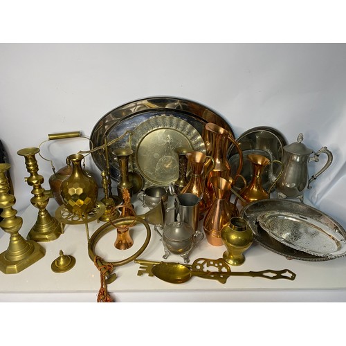 192 - Assortment of brass, copper and other metal ware items.