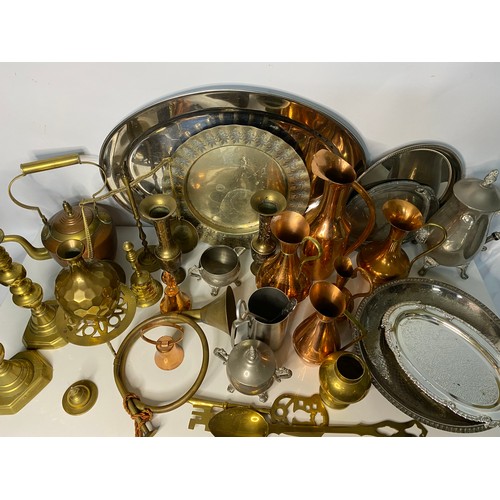 192 - Assortment of brass, copper and other metal ware items.