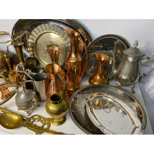 192 - Assortment of brass, copper and other metal ware items.