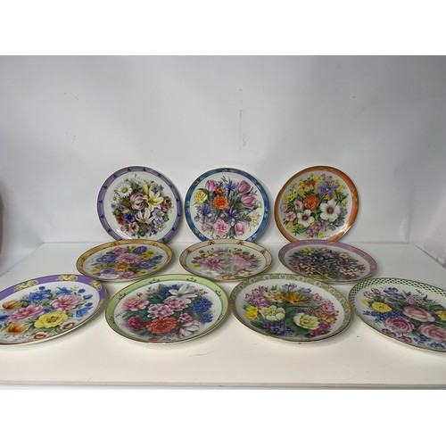 129 - Selection of 10 x decorative plates depicting the flowers of America.