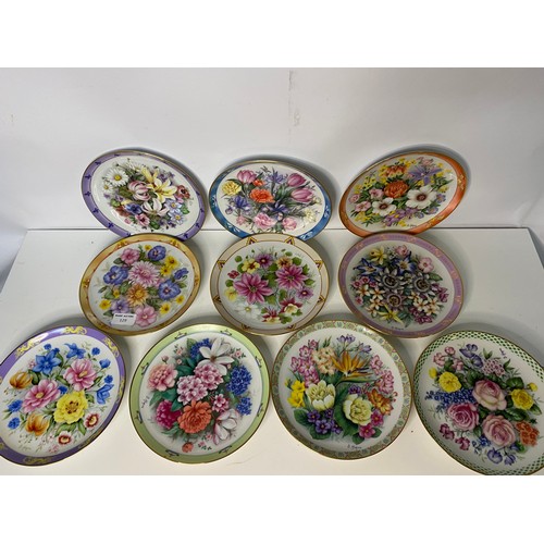 129 - Selection of 10 x decorative plates depicting the flowers of America.