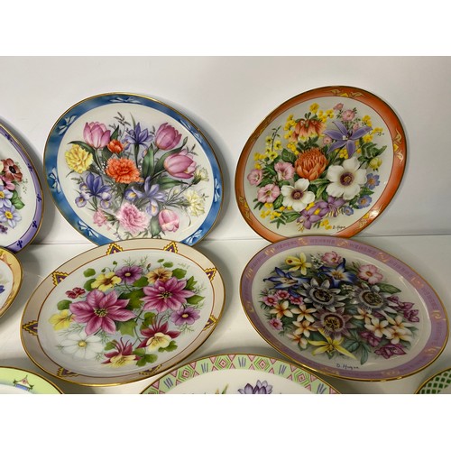 129 - Selection of 10 x decorative plates depicting the flowers of America.