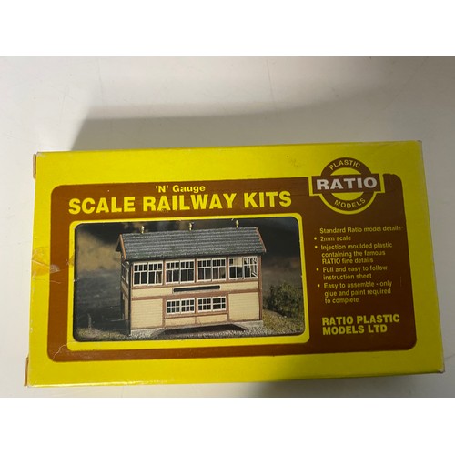 161 - Hornby Triang ticket office platform unit pack and '73 Mustang customizing kit.