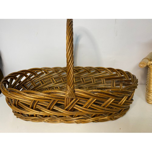 283 - Selection of wicker baskets including a bottle basket with carry handle.