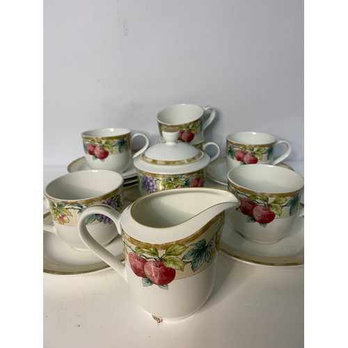 284 - Selection of Noritake Sonoma Gardens dinnerware