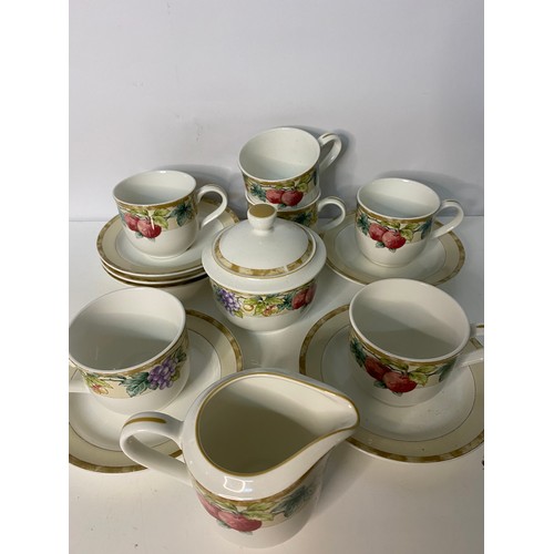 284 - Selection of Noritake Sonoma Gardens dinnerware