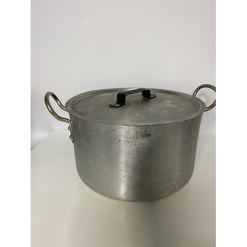 285 - Selection of vintage aluminium pans and steamers.