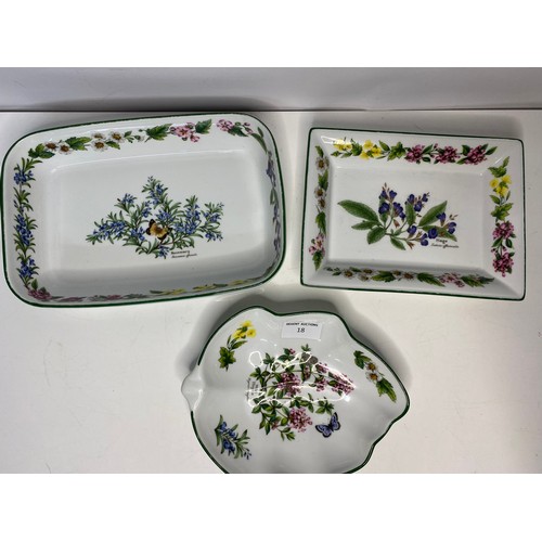 18 - 3 pieces of Royal Worcester in the pattern 'Herbs'