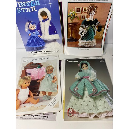 68 - 5 x vintage dolls and large collection of dolls knitting patterns.