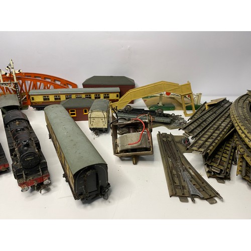 71 - Selection of model railway engines, carriages, buildings and track from Hornby and Triang .