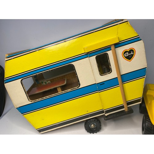 337 - Vintage Sindy Caravan in wood with removeable roof and yellow Car