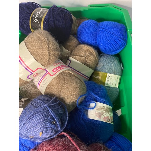 426 - Selection of 32 x balls of wool assorted colours