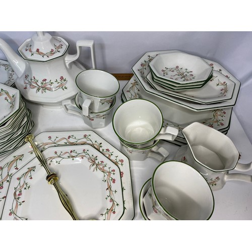 190 - Selection of 52 pieces of Johnson Bros Eternal Beau dinnerware.