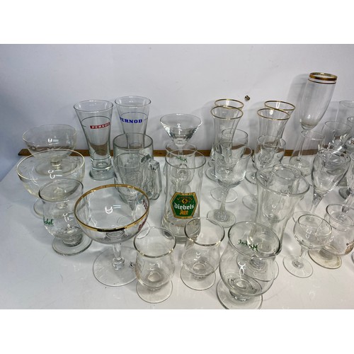 199 - Large selection of advertising glasses including cocktail glasses, tumblers and others.